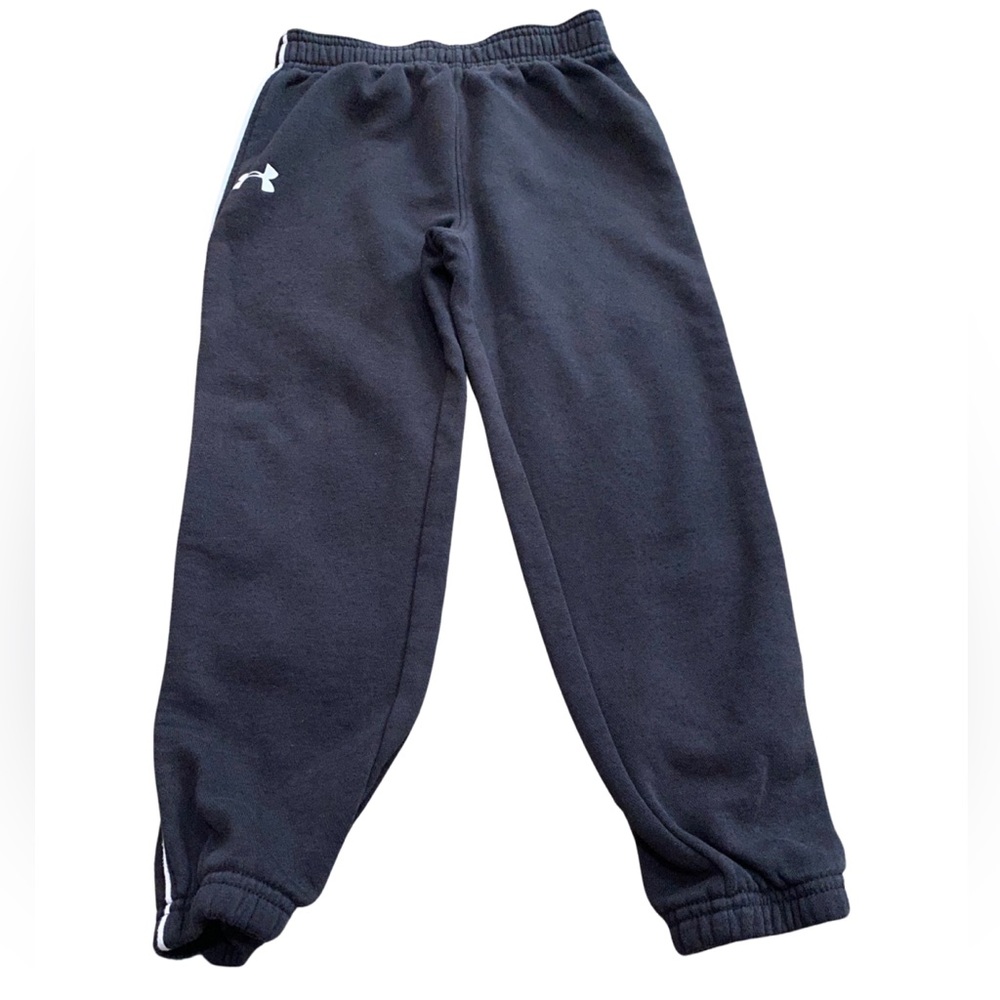 Boy’s Under Armour sweatpants. Child size 6